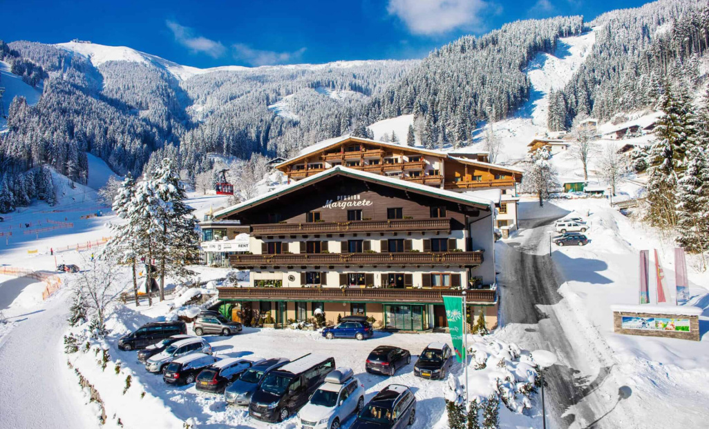 Pension im Winterpanorama